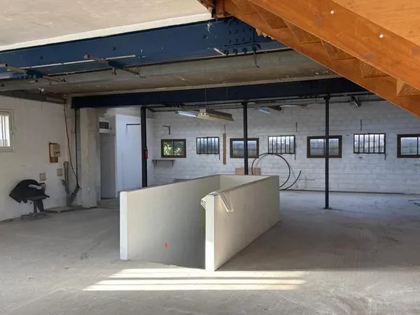 Local commercial 270 m²