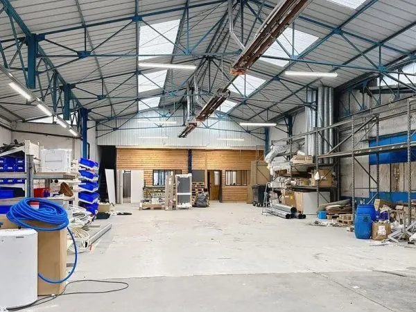 Local commercial 827 m²