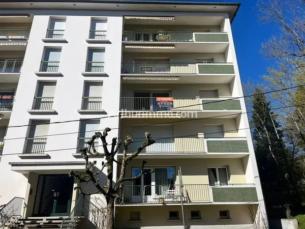 Appartement 88 m² à rafraîchir - Fort potentiel - Centre de Lons-le-Saunier