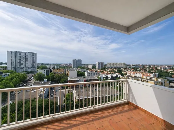Appartement T3 avec terrasse et cave