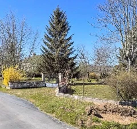 Terrain constructible plat 2100 m²