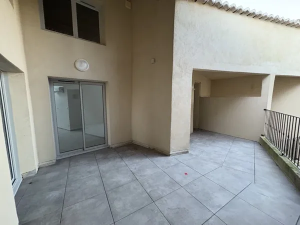Grand appartement, entièrement rénové, à Suze la rousse