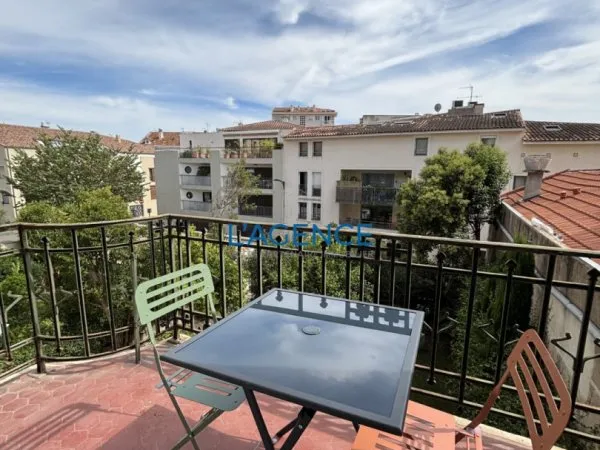 Appartement T5 de 130 m² entièrement rénové en plein coeur du ce