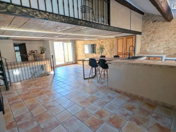 Loft de Caractère en Pierre avec Terrasse