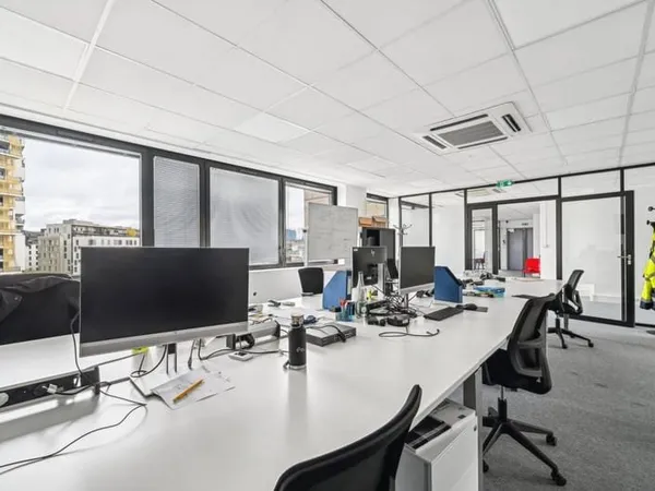 Bureaux 2 pièces 324 m²