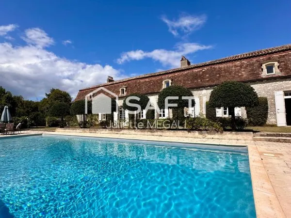Superbe manoir, maison d'amis et dépendances sur plus de 11 hectares, entre Bergerac et Bordeaux