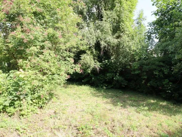 Terrain constructible 1049 m²
