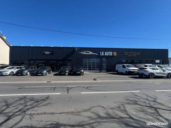 Local commercial 800 m² - Très bien situé - Zone commerciale