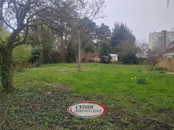 Nantes quartier Plessis Tisson, terrain viabilisé libre de c