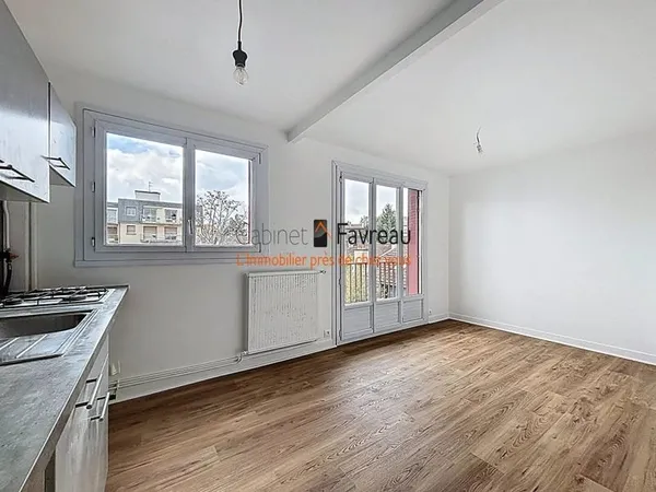 VITRY-SUR-SEINE - CENTRE-GARE - Studio avec coin nuit + balcon