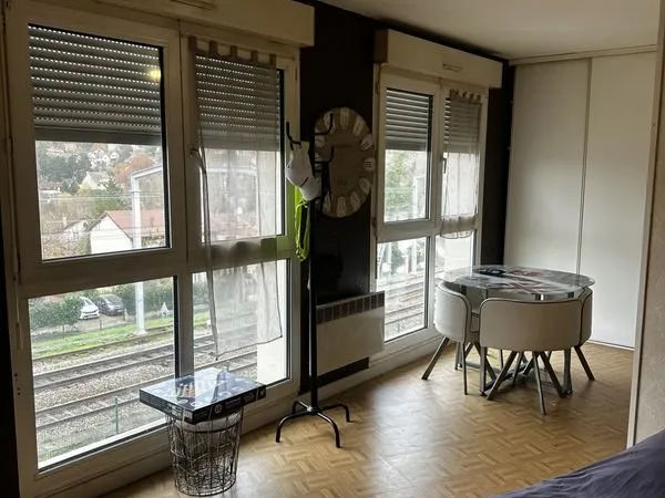Appartement f1 PROCHE CENTRE VILLE ET RER ORSAY VILLE