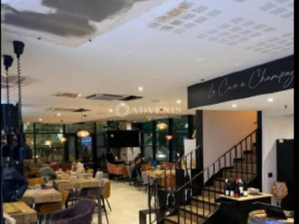 Local commercial 336 m²
