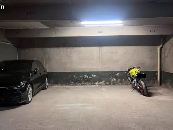 Place de parking à louer - 1er sous-sol sécurisé - Bagnolet (Métro Mairie des Lilas à 5min)