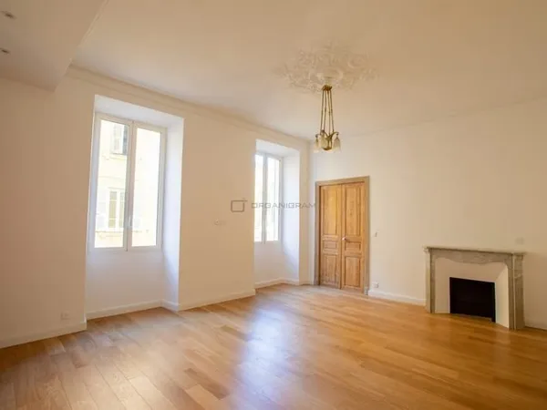 Appartement 6 pièces 150 m²