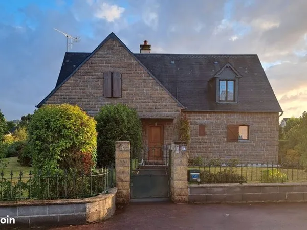 🏡 Grande maison familiale lumineuse avec jardin et cheminée