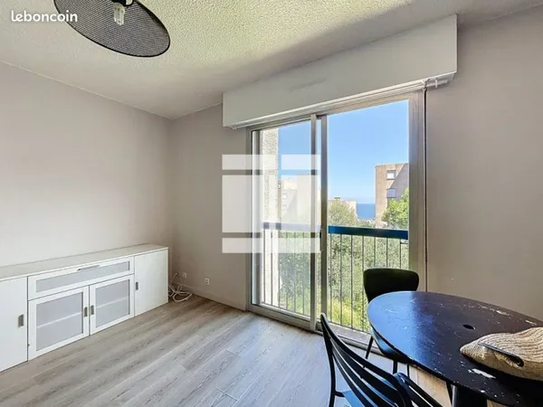 Studio 1 pièce 24 m²