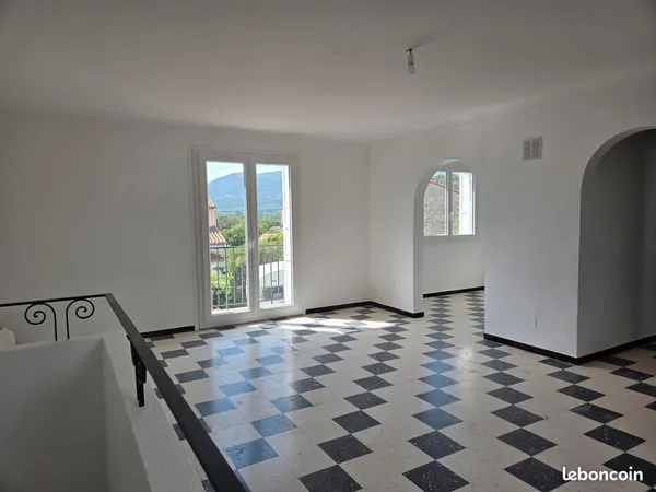 Apt F3. 80 m2. 1er étage
