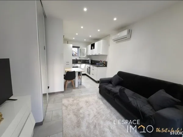 Studio Maubec village