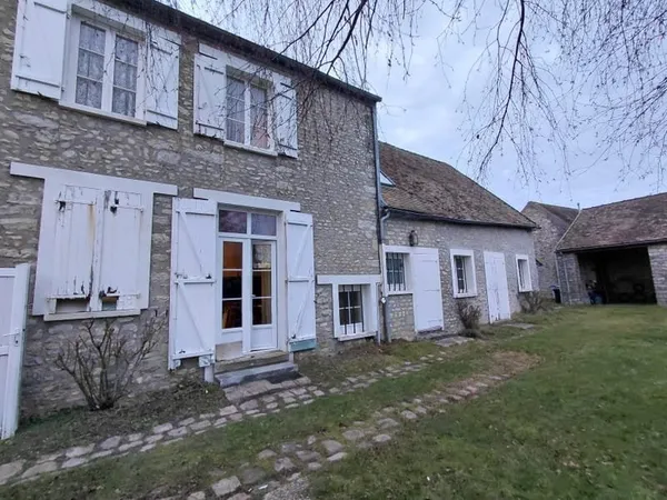 5 min SAINVILLE, 20 min AUNEAU, 10 mn ANGERVILLE !!!