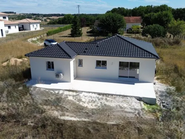 Maison plain pied avec garage- 24110 Léguillac-de-l'Auche