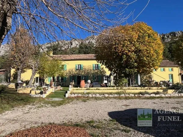 Villa 15 pièces 523 m²