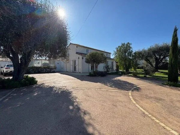Maison 9 pièces 200 m²