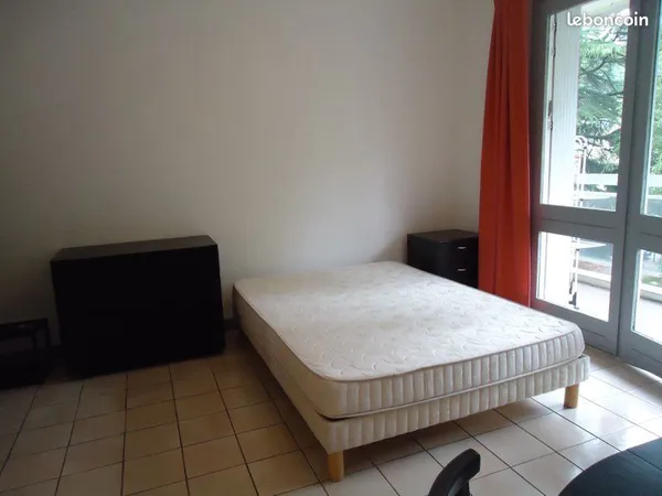 Apparemment 1 pièce secteur Jacob bellecombette