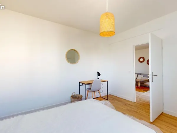 Chambre 5 pièces 98 m²