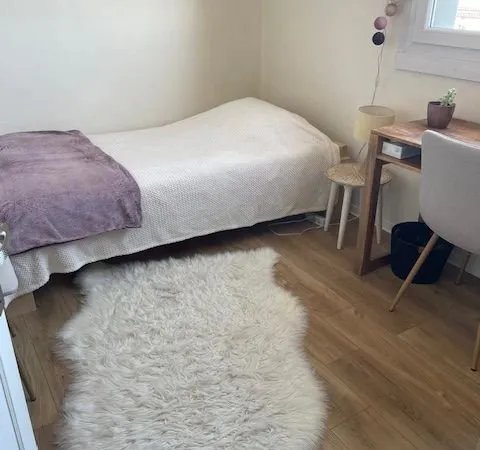 450 charges comprises . Chambre à louer en colocation (familiale). Barrière de Bègles