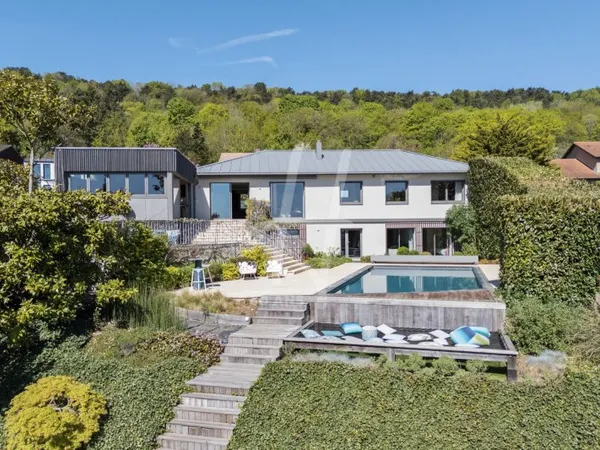 Maison 8 pièces 300 m²