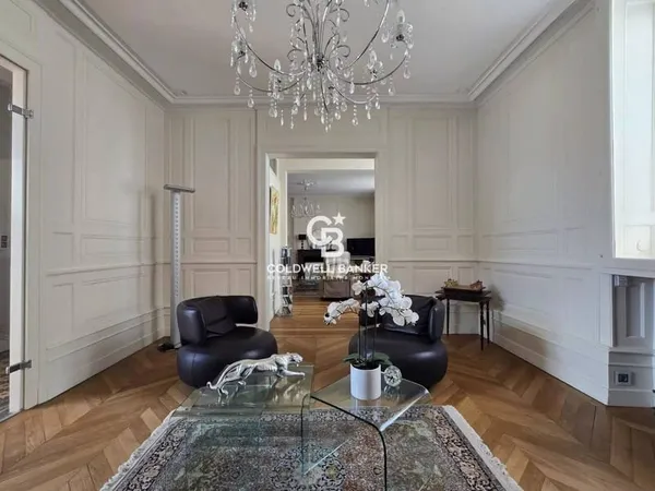 Maison 10 pièces 338 m²