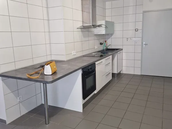 Loue t2 rdc centre ville de Pont de roide