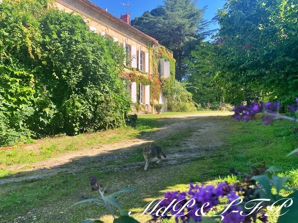 Dpt Gironde (33), à vendre TARGON maison en pierres de 241m² - Jardin