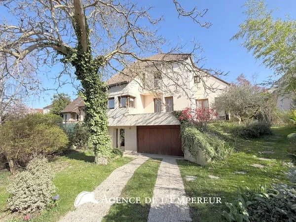 Maison 175 m2 - Parcelle 584 m2 - 6 chambres - Châtaigneraie