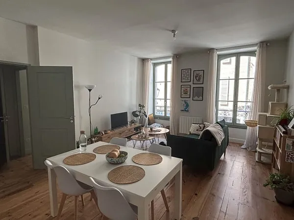 Appartement T2 à Louer ? Charme de l'Ancien, Confort du Moderne !