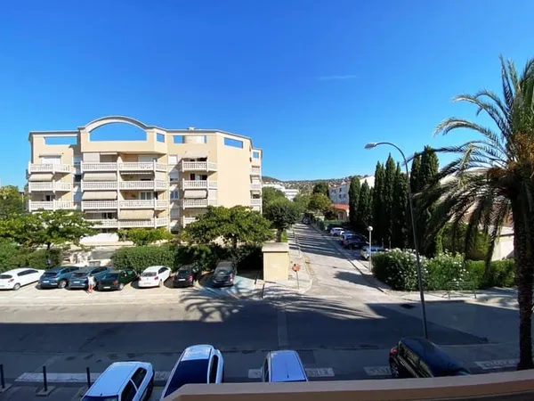 Rés LE MASTERS avec accès/ascenseur direct au Carrefour Ma