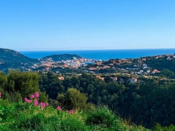 FALICON, terrain vue mer avec permis de construire