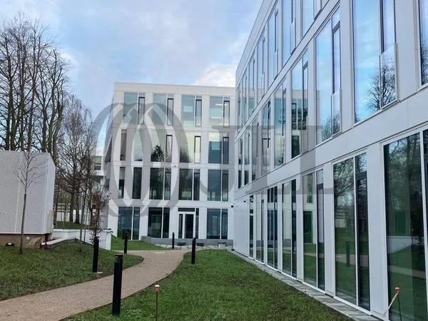 Bureau 605 m²