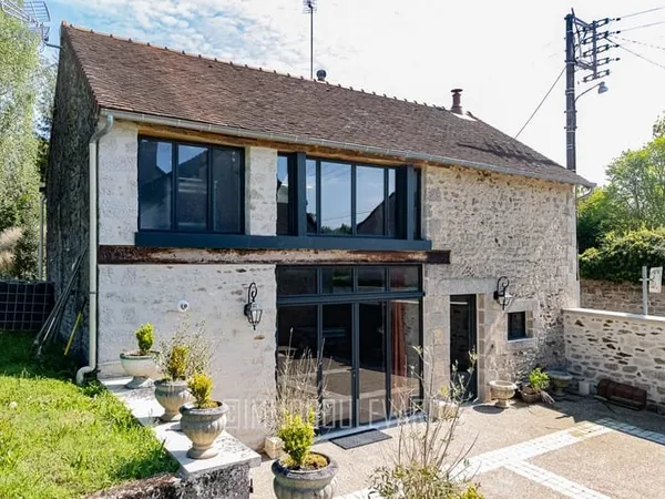 Maison récemment rénovée à vendre à Boussac, Creuse (23)