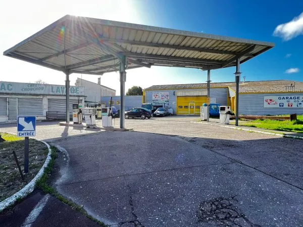 Ensemble immobilier avec habitation, piscine intérieure, pour toute activité ou investisseur - Boute
