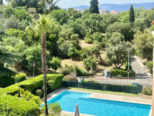 CANNES CROIX DES GARDES T2 POSSIBLE T3 DE 47M2 TERRASSE 19M2 PISCINE PARKING