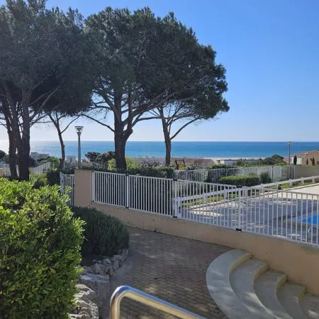 Dans Résidence sécurisée Pavillon 35m2 2 chambres Piscine G