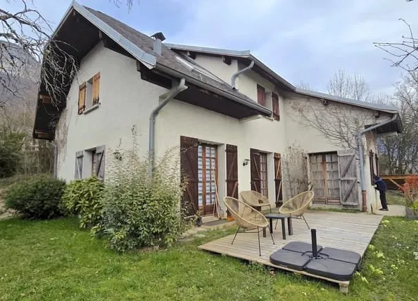 MAISON 5 PIECES DE 115M2 + SOUS-SOL COMPLET A SAINT JEAN D'A