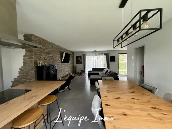 T5 avec suite parentale et garage sur près de 690m2