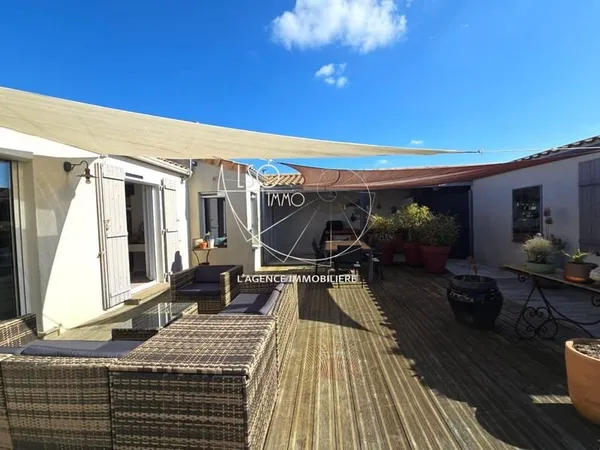 TRES JOLIE MAISON DE PLAIN PIED AVEC SON STUDIO INDEPENDANT !