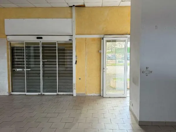 Local commercial 108 m²