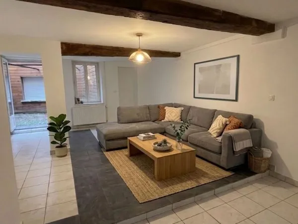 Appartement T3 rénové avec cour, garage et cave - Hyper centre Charleville-Mézières