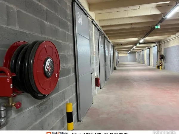 Local industriel 80 m²