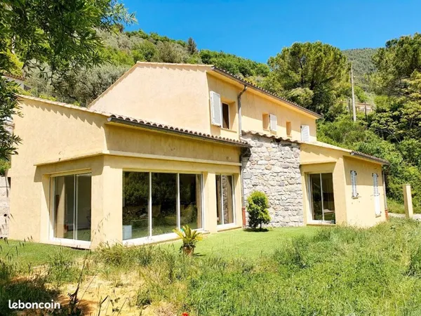 Villa 190m2 sur 2 niveaux ideal Maison Familiale propriété avec jardin