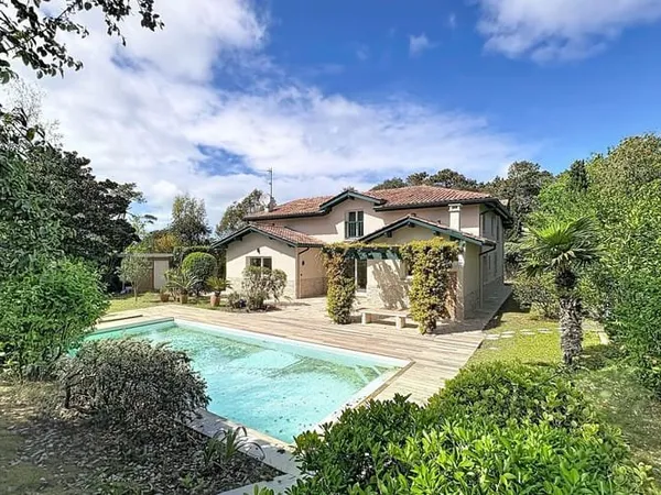 Maison 6 pièces 240 m²